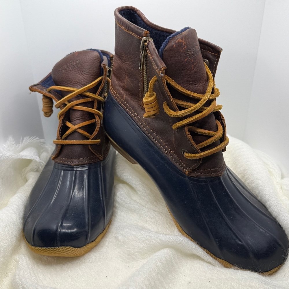 Sperry Women’s Saltwater Duck Boots - Size 7 Navy/Brown